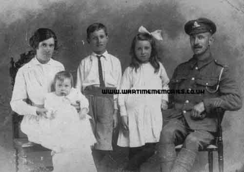 Leonard and his family in 1916